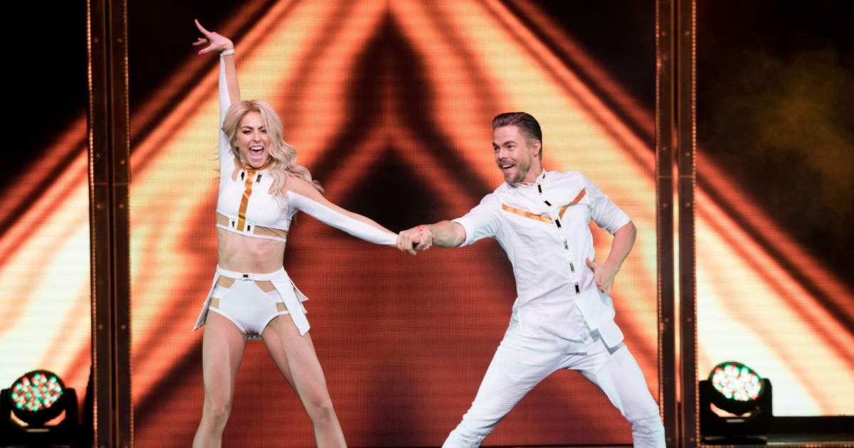 Julianne Hough and Derek Hough perform at Radio City Music Hall in New York City. (Cover Image Source: Getty Images | Photo by Noam Galai)