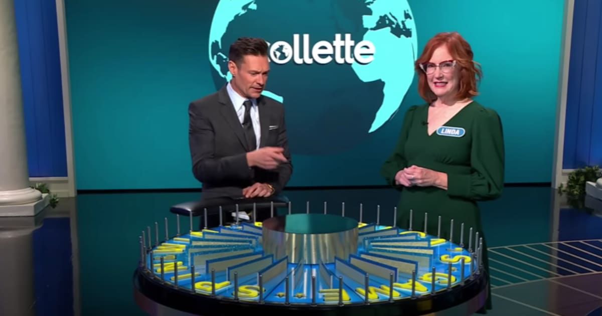 Ryan Seacrest (L) with contestant Linda Keyes (R) on the sets of 'Wheel of Fortune' (Cover Image Source: YouTube | Wheel of Fortune)