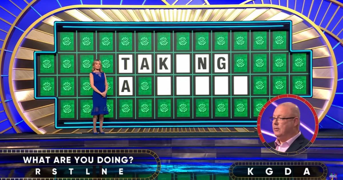 Screenshot of Vanna White and Darring Gallagher from an episode of 'Wheel of Fortune' (Image Source: YouTube | Wheel of Fortune)