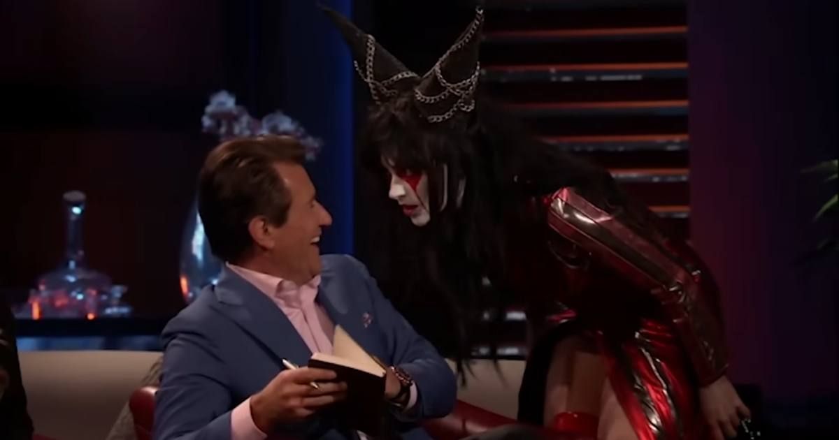 A screenshot of Robert Herjavec during an episode of 'Shark Tank.' (Cover Image Source: YouTube | Shark Tank Global)