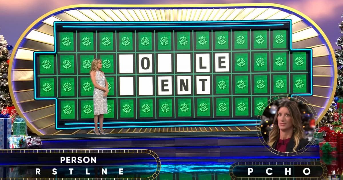 Screenshot of Vanna White and Lisa Santangelo from an episode of 'Wheel of Fortune' (Cover image source: YouTube | Wheel of Fortune)