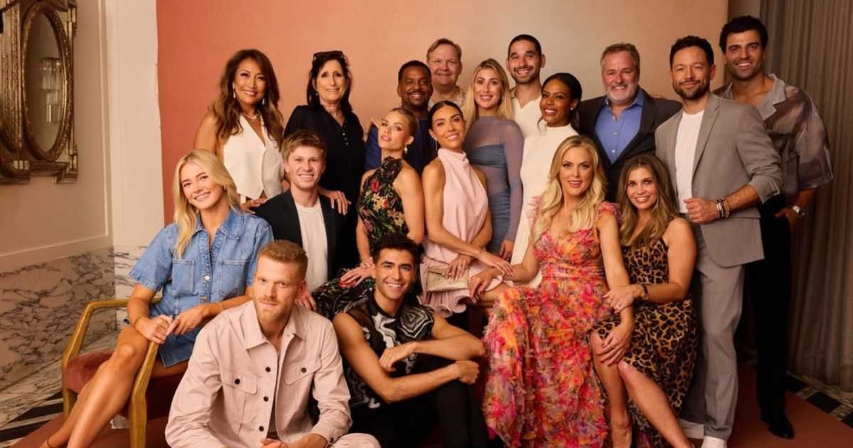 'Dancing with the Stars' Season 34 celebrity cast members pose for a photo (Cover Image Source: Instagram | @dancingwiththestars)