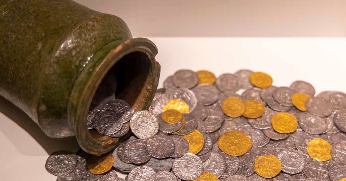 Hoard of ancient gold and silver coins. (Representative Cover Image Source: Getty Images | Photo by Mario Marco)