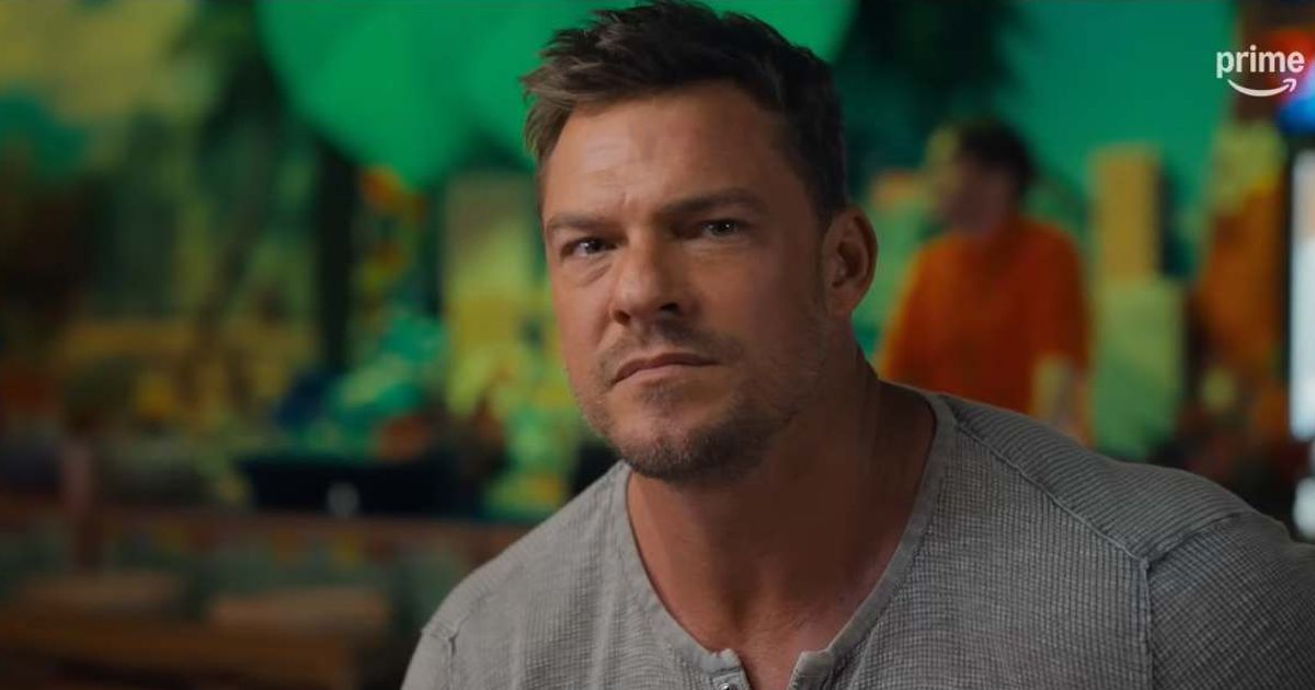 A screenshot of Alan Ritchson as Jeff Eamon from 'Playdate.' (Cover Image Source: YouTube | @PrimeVideo)