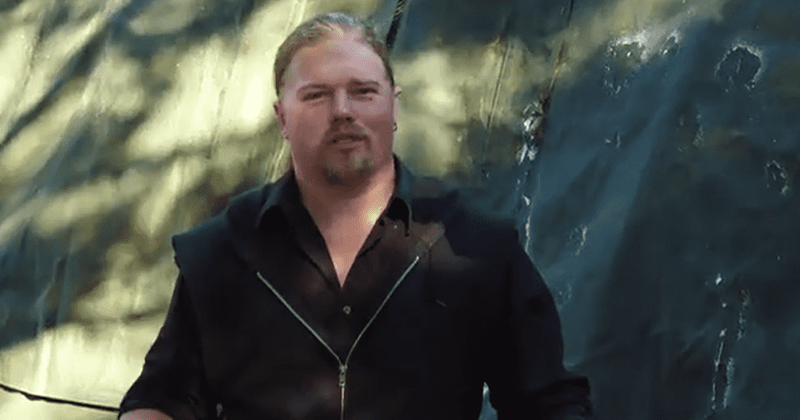 Noah constructs a house for his family (Discovery)