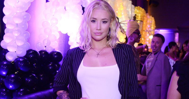 Iggy Azalea shows off gorgeous toned figure in tropical climate amid pregnancy rumors 