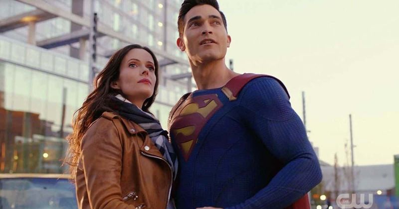 Elizabeth 'Bitsie' Tulloch as Lois Lane and Tyler Hoechlin as Superman (The CW)