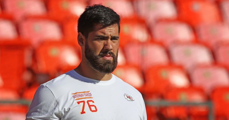 Laurent Duvernay-Tardif opts out of NFL 2020 to work as doctor amid pandemic, fans hail him as 'absolute hero'