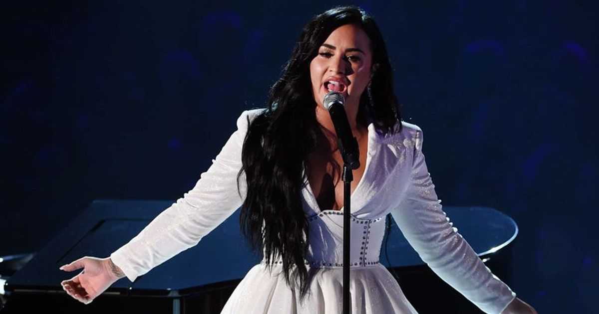 Protesters play anti-Trump anthem ‘Commander In Chief’ outside White House, Demi Lovato says ‘hope he heard it’