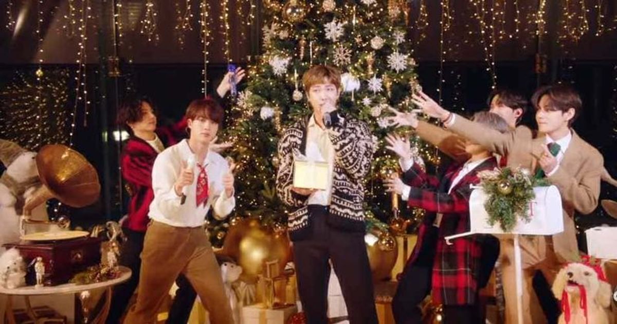 'Disney Holiday Singalong': Is Namjoon Santa Claus this year? BTS singer's impersonation sends fans into frenzy