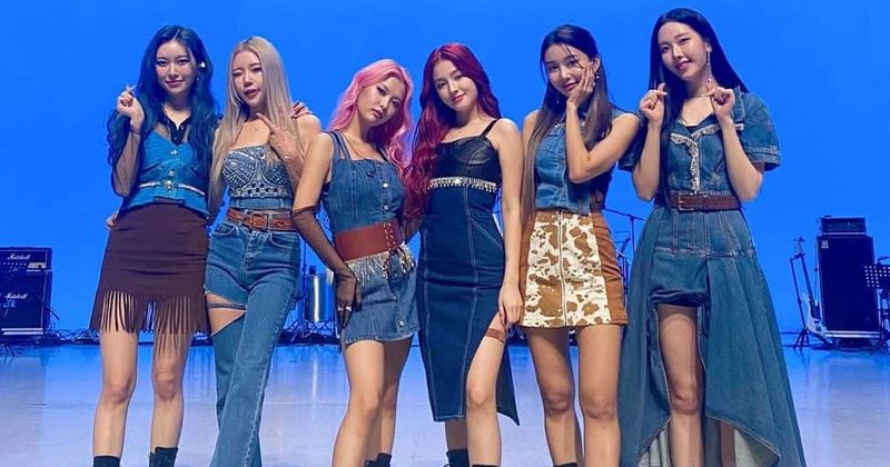 'They don't deserve this': Fans demand apology for Momoland after bullying gives members stage fright