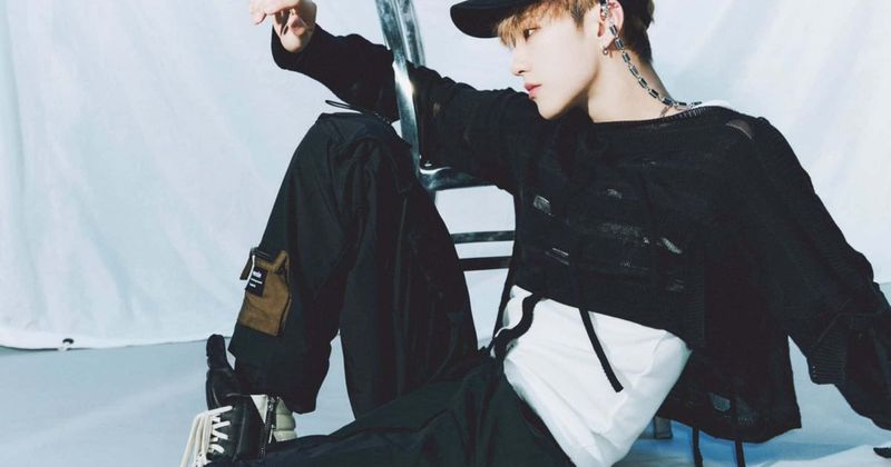 SEVENTEEN'S Hoshi handles 'sasaeng calling' situation during live in BEST way possible