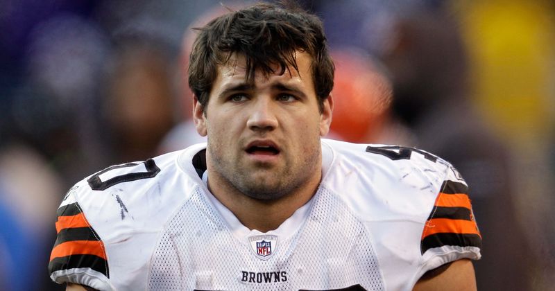 Is Peyton Hillis OK? Former Browns RB in critical condition after saving his children from drowning 