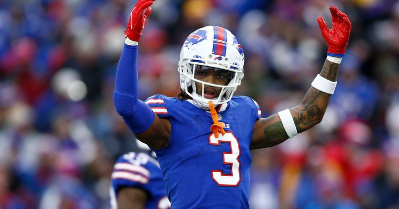 'Love you boys': Damar Hamlin FaceTimes Buffalo Bills team as doctors remove his breathing tube