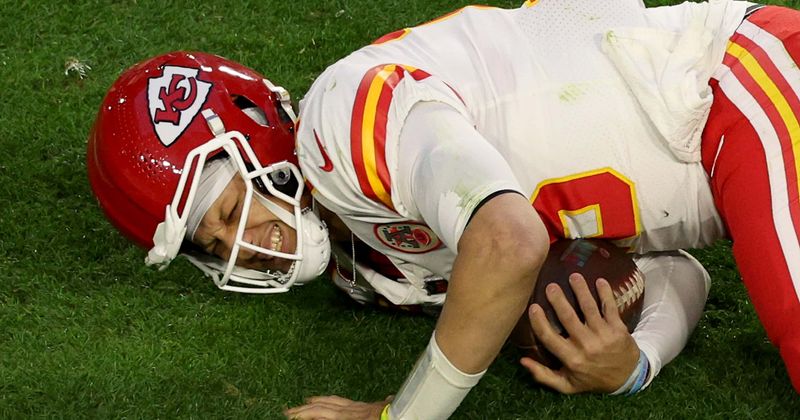 Patrick Mahomes injures ankle mid-game at Super Bowl LVII, Kansas City Chiefs fans say ‘it’s over’