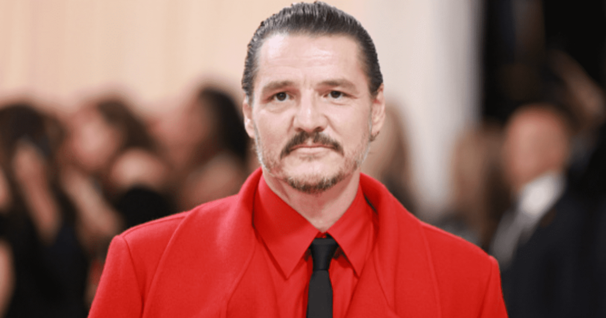 Pedro Pascal admitted that he let his fans take pictures with their thumbs in his eyes (Theo Wargo/Getty Images)