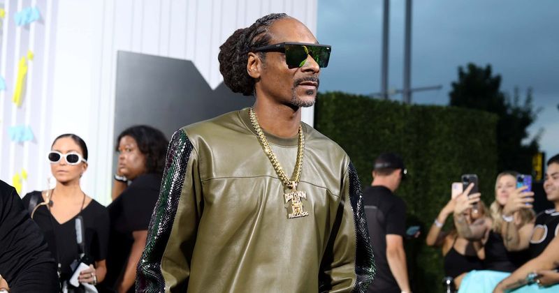 How tall is Snoop Dogg? Rapper is just a few inches shy of being the tallest hip-hop artist