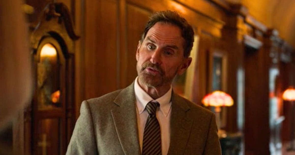 Jere Burns as Llewellyn Mathers in a still from 'Death and Other Details' (@Hulu)