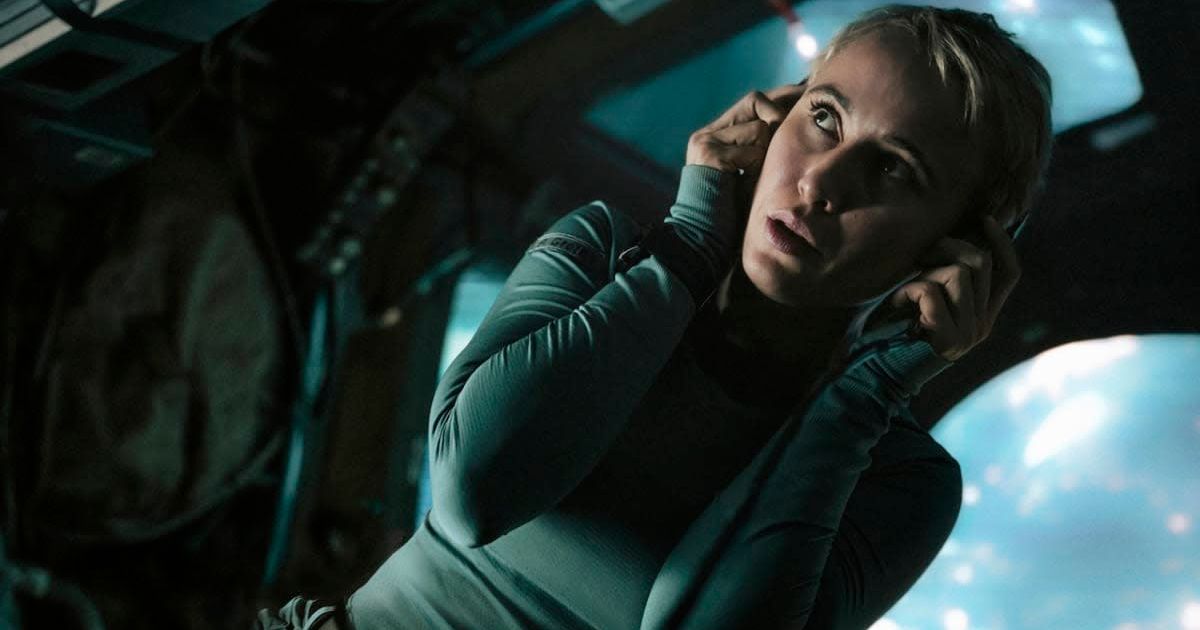 Peri Baumeister as Astronaut Paula in a still from 'The Signal' (@Netflix)