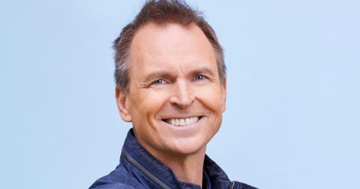 What does the winner of  ‘The Amazing Race’ Season 36 receive? 13 teams set out on global adventure