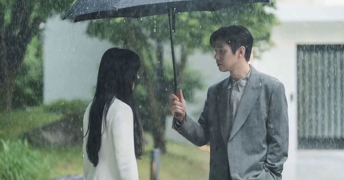 Hong Hae-in and Yoon Eun-seong in a still from the show 'Queen of Tears' (@Netflix)