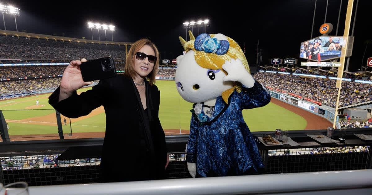 Yoshiki brings down the house with rendition of national anthem at Dodger Stadium