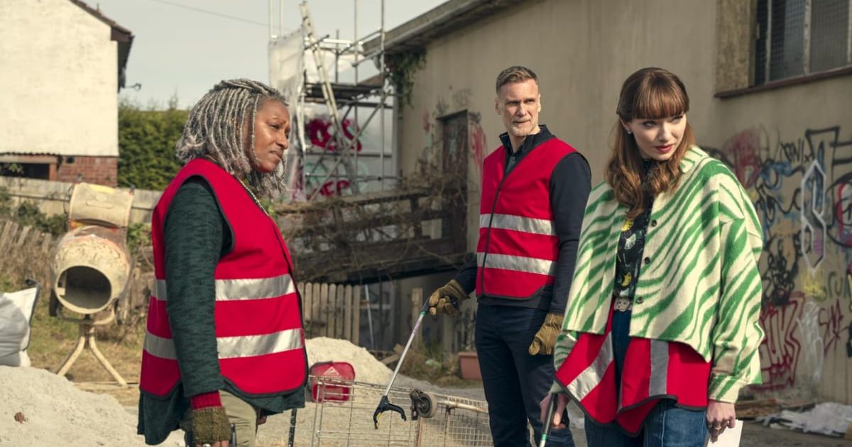 'The Outlaws' Season 3 Episode 1 Ending Explained: Community members audaciously dispose of Smiler's body