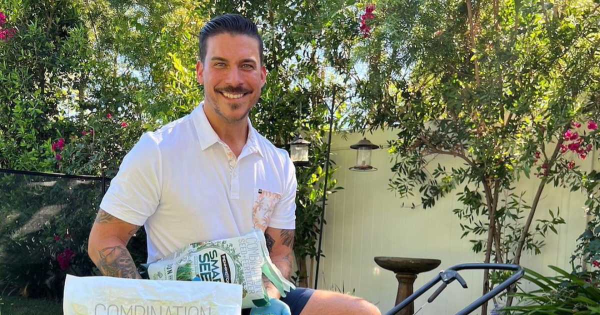 Brittany Cartwright who? ‘Vanderpump Rules’ star Jax Taylor spotted serving shots to bikini-clad crowd 