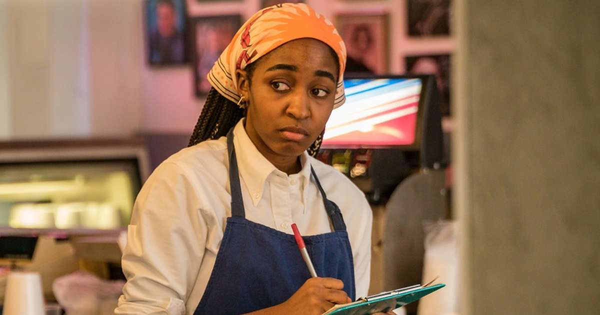 An unexpected offer puts Sydney Adamu in dilemma in 'The Bear' Season 3 (@fxnetworks/@mattdinerstein)