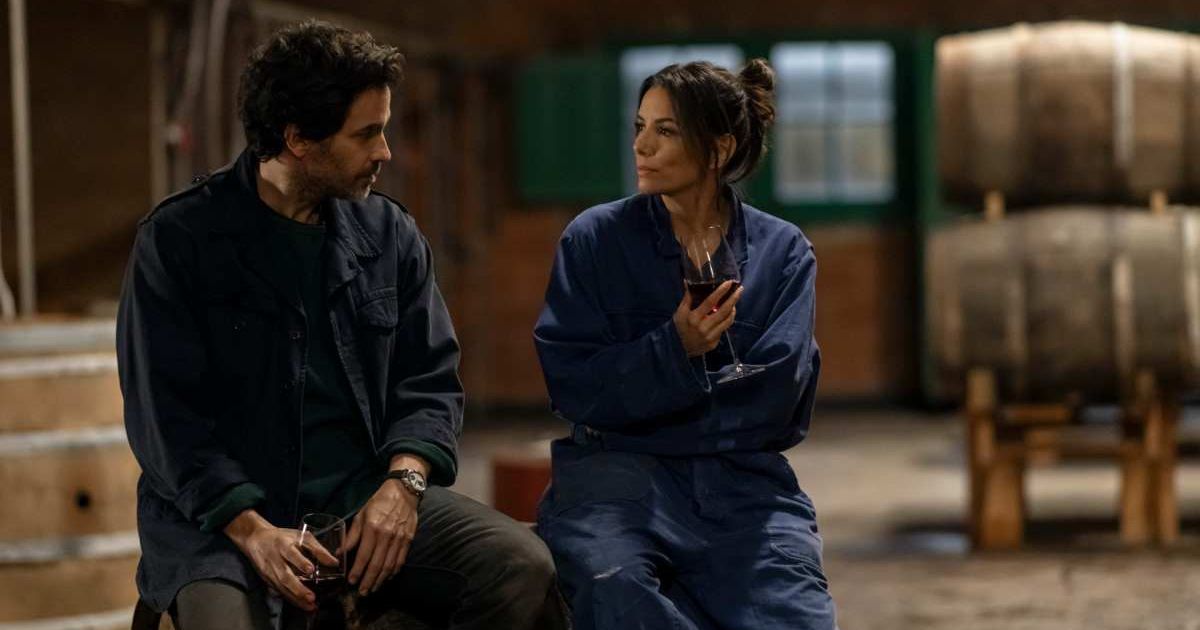 'Land of Women' Ending Explained: Do Gala and Amat end up together? Romance blossoms amid challenges