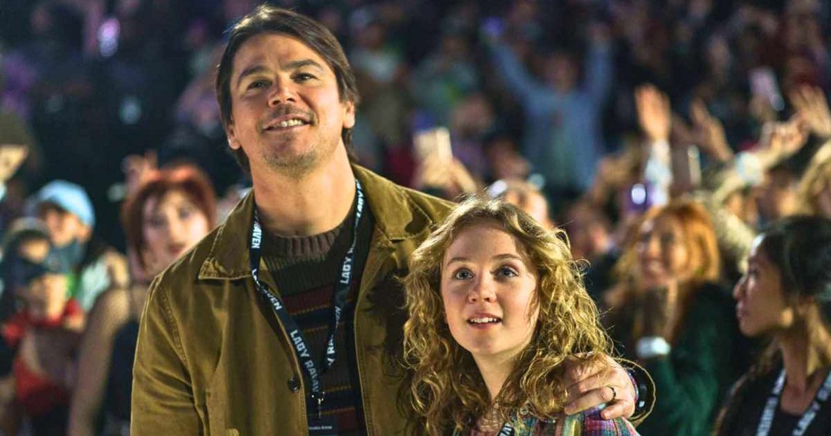 Despite revealing Josh Hartnett's character as a serial killer, we suspect there's more to the story behind 'Trap' (@warnerbros)