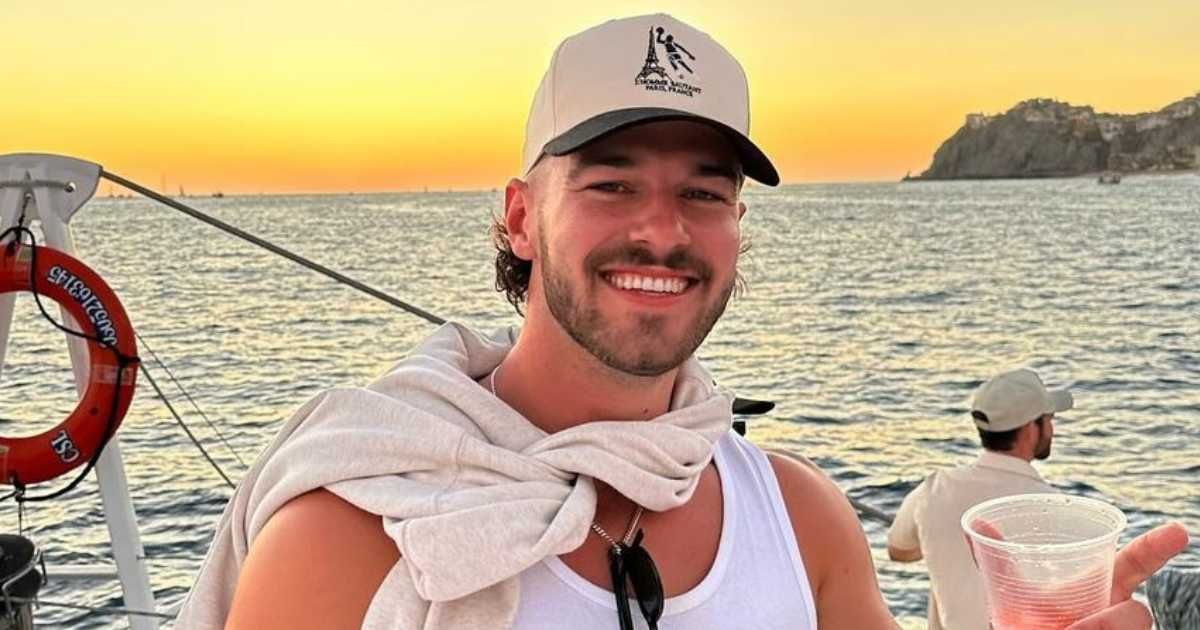 'The Bachelorette' alum Austin Ott called out for sharing clickbait post