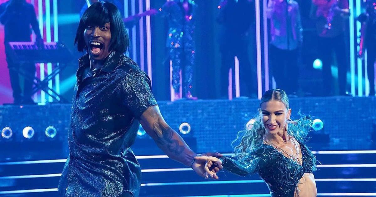 'DWTS' star Dwight Howard's disastrous routine highlights how out of his depth he is