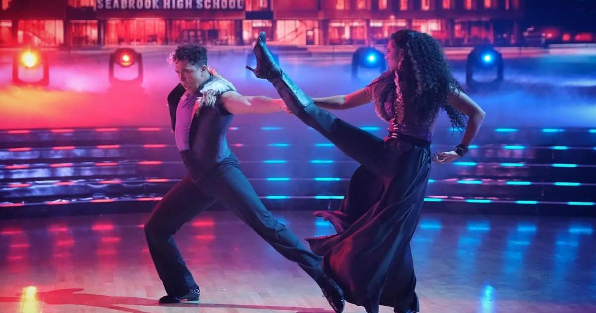 'DWTS' stars Chandler Kinney and Brandon Armstrong perform Paso Doble during Disney night (Instagram/@dancingwiththestars)