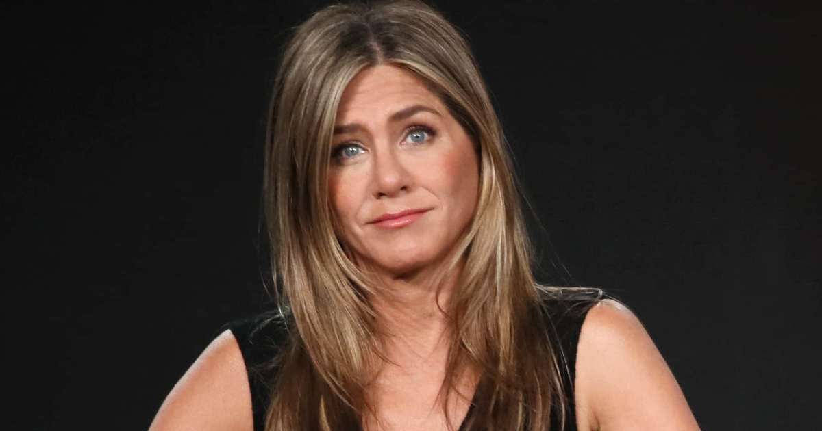 Jennifer Aniston finally spills the tea about her dead therapist's ashes rumor: "It’s a little true..."