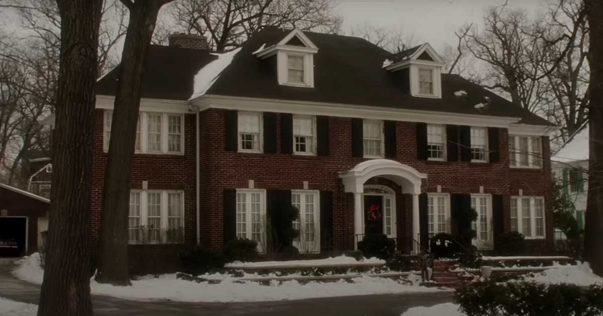 Screenshot of the Chicago house featured in 'Home Alone' movies. (Cover Image Source: YouTube/ Fox)