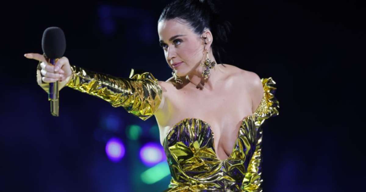 Katy Perry once hurled a pizza slice at the 'American Idol' audience in bizarre gesture