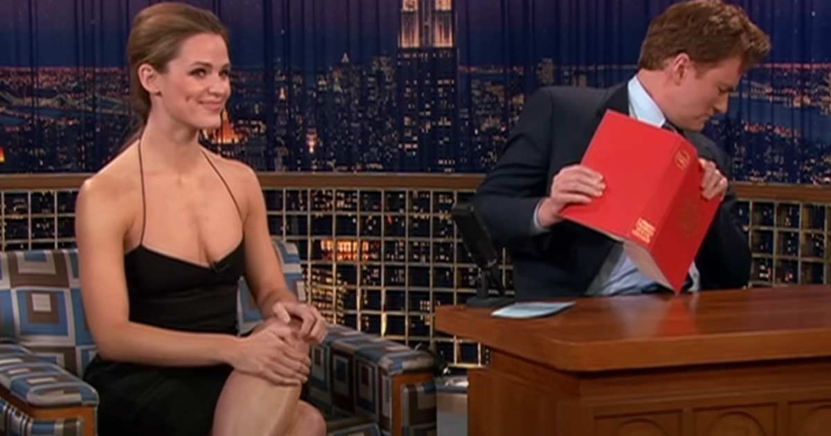 Jennifer Garner and Conan O'Brien in a still from 'Late Night with Conan O'Brien' 13th February 2003. (Cover Image Source: YouTube| Conan O'Brien) 