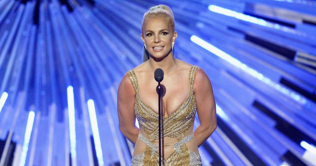 Britney Spears getting asked for a kiss in old interview feels even creepier now: "Would you dare..."