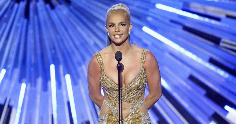 Britney Spears getting asked for a kiss in old interview feels even creepier now: "Would you dare..."