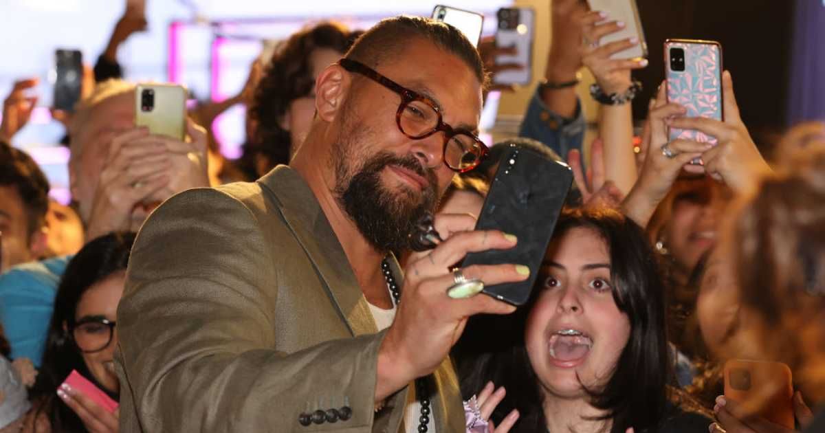 Jason Momoa looked uneasy when a fan kept flirting with him during an interview: "Okay, stop..."