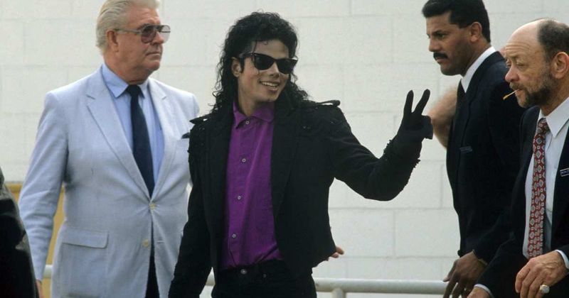 Michael Jackson’s bodyguard reveals why he wore tape and masks in public: “He knew how to...”