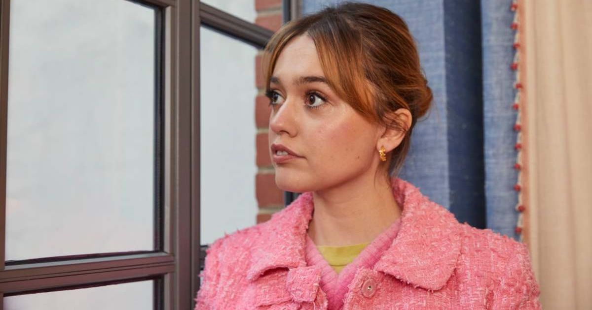 Aimee Lou Wood reacts to wild comments about her teeth in a candid interview: "Can’t believe..."