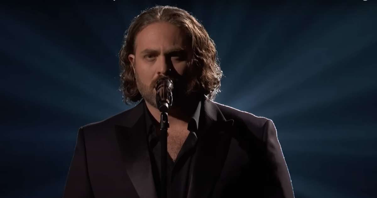 ‘The Voice’ winner’s NHL anthem performance was so ‘embarrassing’, fans have one question: ‘Did he...’