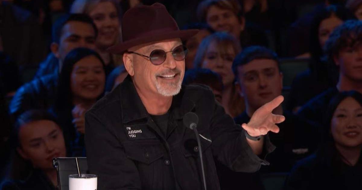 Howie Mandel’s hilarious photo with ‘AGT’ Golden Buzzer singer had us doing a double-take — you'll see why
