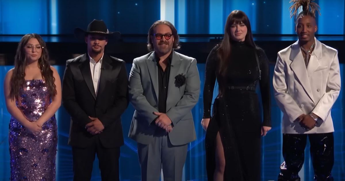 This singer may have lost ‘The Voice’, but he certainly won fans’ hearts — and there’s proof