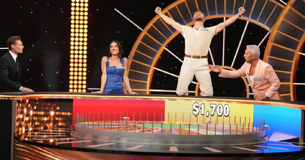 (L-R) A still from 'Celebrity Wheel of Fortune' episode featuring Ryan Seacrest, Jenna Johnson, Derek Hough, and Bruno Tonioli (Cover Image Source: Instagram | @celebritywheeloffortune)
