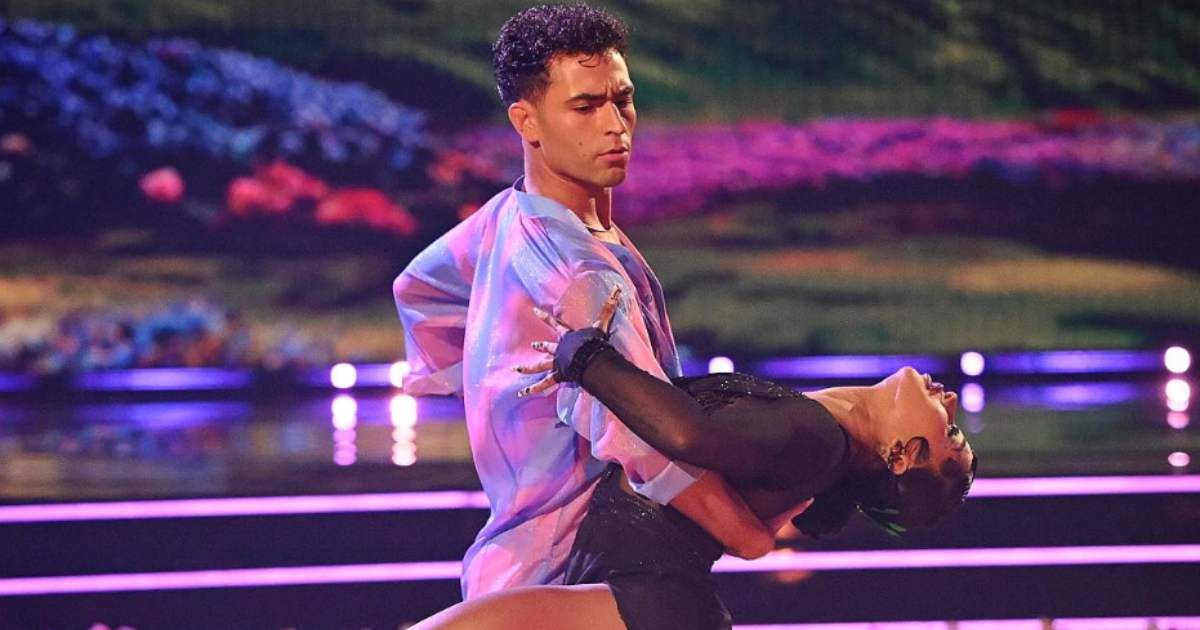 Jordan Chiles, Ezra Sosa cap off their ‘DWTS’ Wicked Night with perfect 10s—and a sweet backstage moment