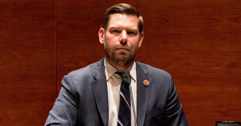 Rep Eric Swalwell threatens to impeach Trump officials if Democrats flip the House in 2026