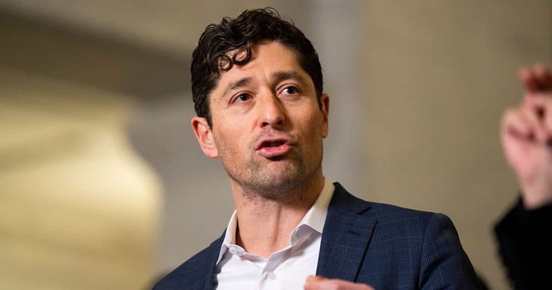 Fox News host presses Minneapolis Mayor Jacob Frey over praise of ICE protesters in heated exchange